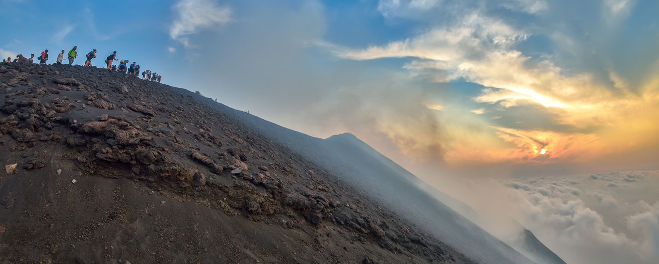 Salita al cratere dell'isola di Stromboli